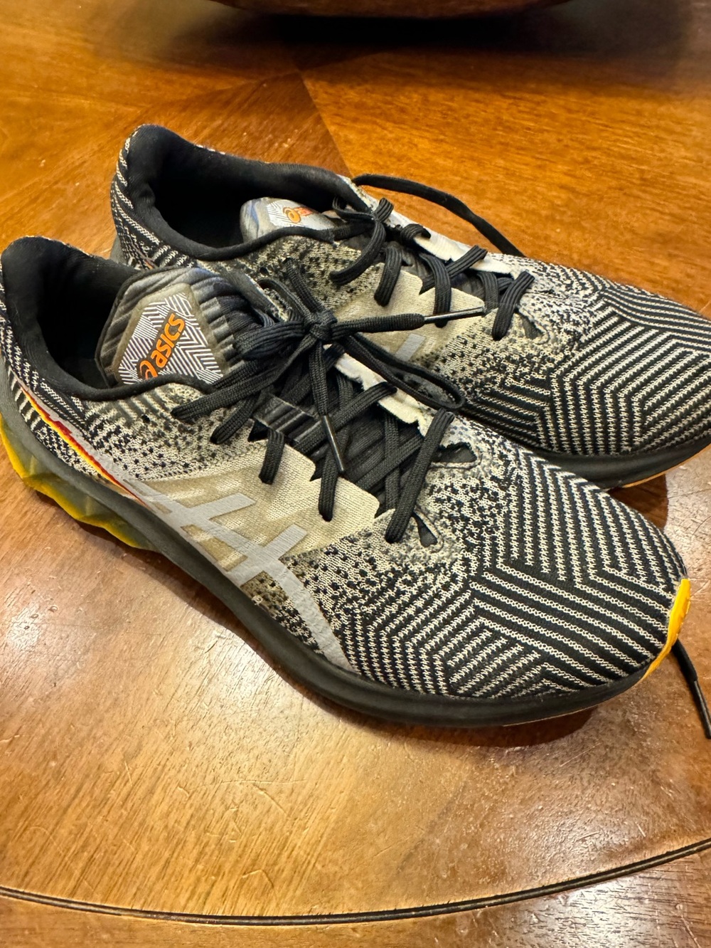 ASICS Novablast running shoes Pixel Noise Sheet Rock Size 8 1/2 Men’s Athletic
